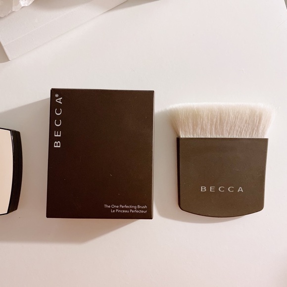 BECCA The One Perfecting Brush - Picture 3 of 3